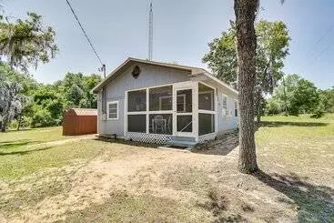Mökkimajoitus Pet Friendly Fort Mccoy Cabin W/ Fire Pit!