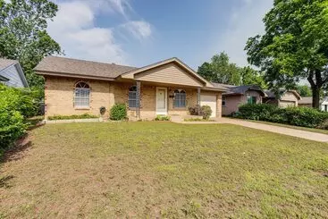 コテージ Pet Friendly Midwest City Home, 10 Mi To Dtwn Okc!