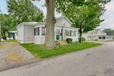 Mökkimajoitus Point Breeze Vacation Rental, Walk To Lake Ontario