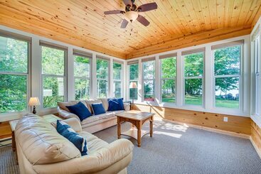 بيت ريفى Sarona Serenity: Lakeside Retreat W/ Boat Dock!