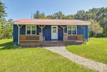 Hus på landet Secluded Campton Cabin W/ Views & Cozy Fireplace!