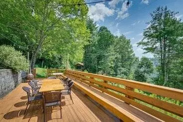 Mökkimajoitus Skyview Retreat  Cabin W/ Mountain Views!