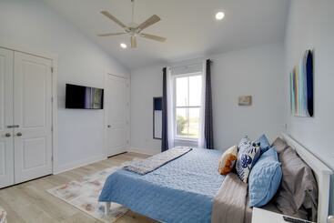 Сельский дом Sunny Gulfport Vacation Rental: Walk To Beaches!