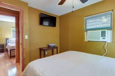 Mökkimajoitus Warsaw Cabin W/ Boat Slip, Lake Access & Sunroom!