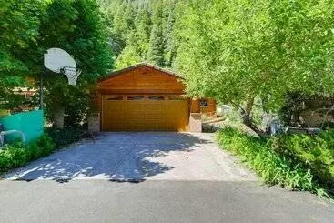 コテージ Cozy Provo Retreat With A Charming Fireplace!