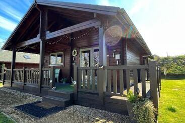 Hollybush Lodges