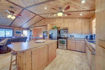 Сельский дом Payson Cabin W/ Deck Near Hiking, Fishing & More!