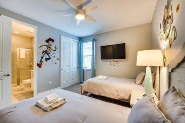 茅舍 Spacious Kissimmee Escape, Close To Disney World!