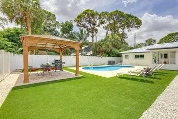 Mökkimajoitus Vero Beach Vacation Rental: Pool & Putting Green!