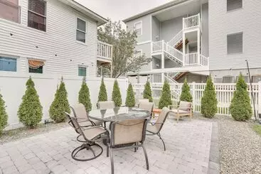 Mökkimajoitus Wildwood Home W/ Deck   Walk To Beach + Boardwalk!
