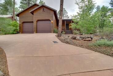 Mökkimajoitus Furnished Deck & Grill: Wooded Torreon Cabin