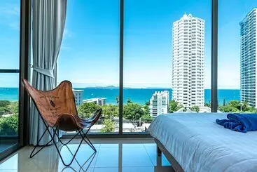 ホテル The Riviera Wongamat By Pattaya Holiday