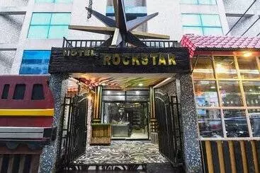 Fabhotel Prime Rockstar