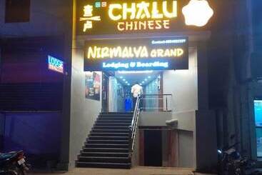 酒店 Nirmalya Grand