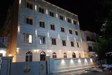 Uptown86 Girls Hostel