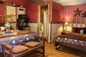 Pension Acorn Hideaways Canton Cozy Frontier Suite 1890s Cattle & Land Decor