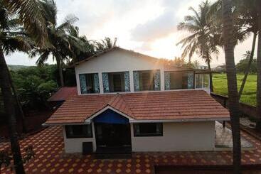 ホテル Sushegad Guhagar Beach