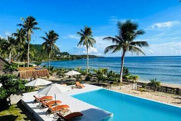 استراحتگاه Yapak Beach Villas