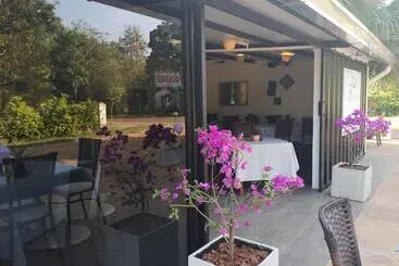 هاستل Adelante   Habitaciones Restaurante Café