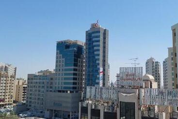 Bed and Breakfast Aladdin Hostel For Females