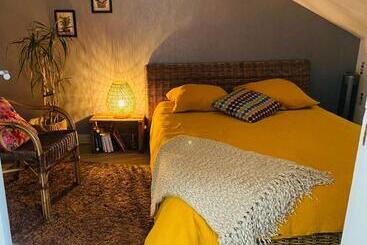 تختخواب و صبحانه Chambre Bohème Chez Rachel