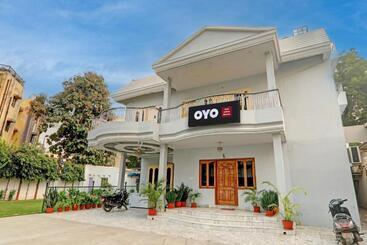 Hotel Staymaker Adbhut Moment