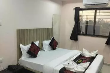 Hotelli O Tripthi Lodging & Boarding