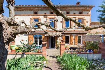 مبيت وإفطار Escapade Dans La Campagne Toulousaine