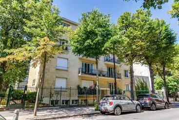 Neuilly Sur Seine Calme Et Lumineux. B&b. 3 Chambres