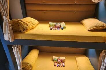 Sinhassan Dormitory Hostel Juhu