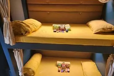 Sinhassan Dormitory Hostel Juhu