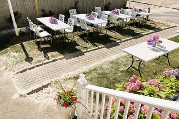 ホテル By The Sea Guests Bed & Breakfast & Suites