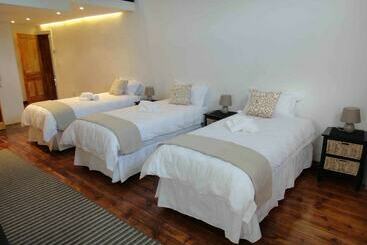 هتل St Georges Lodge
