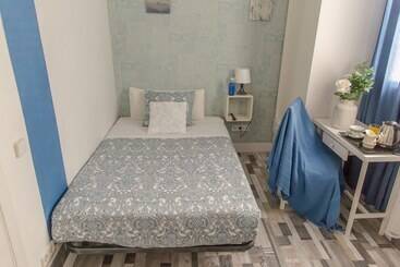 پانسیون Fuencarral Adeco