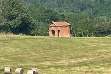 ベッドアンドブレックファースト La Valle Incantata