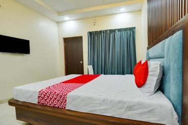 Hotell Oyo Flagship Samruddhi Lodging