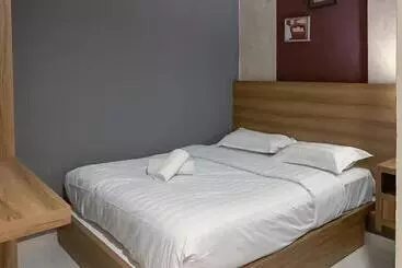 ホテル Reddoorz Syariah @ Jl D I Panjaitan Batu 7 Tanjung Pinang
