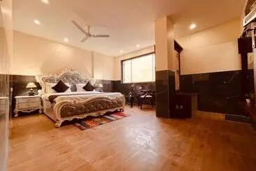 ホテル The River Grand, Mussoorie