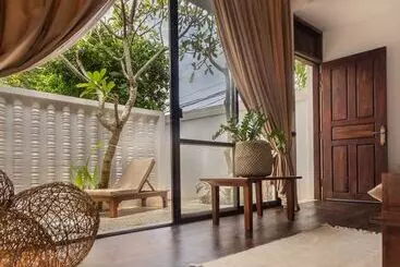 Hotelli Through The Looking Glass Wellness Retreat Resort