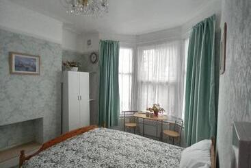 פנסיון Mari London Holiday Room