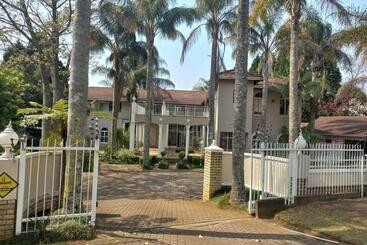 פנסיון Emfuleni Hilton Guest House