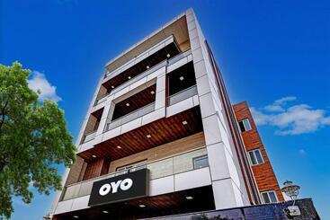 Collection O 81492 Hotel Grip Inn