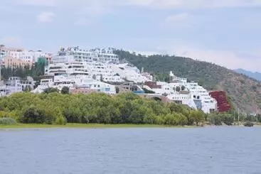 Hotelli Dali Fish Inn Sea View