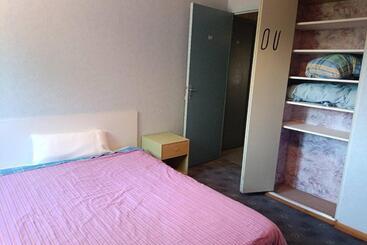 ペンション Room In Bb Lit 2 Personnes Avec Un Grand Bureau