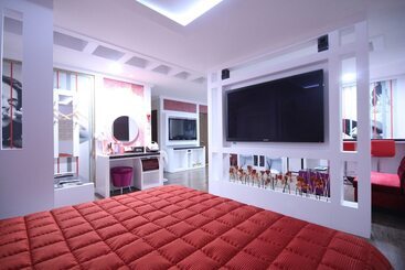 Motel Yangsan Deokgye Show