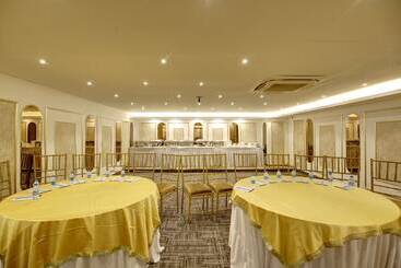 فندق Town Pallace Inn