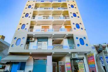 Roomshala 077 Hotel City Life