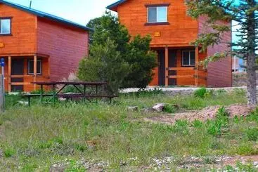 Mökkimajoitus Dutch John Resort