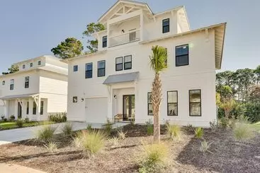 Mökkimajoitus Florida Home   Grill & Pool Table, Walk To Beach