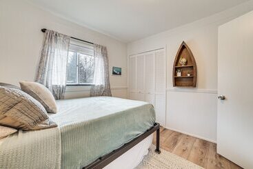 Higgins Lake Cottage W/ Private Fire Pit & Grill!